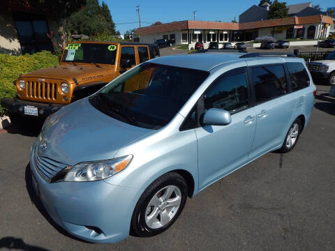 2015 Toyota Sienna LE 8-Passenger