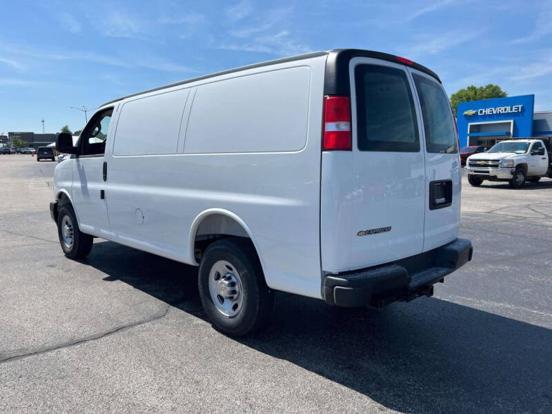 2025 Chevrolet Express 2500