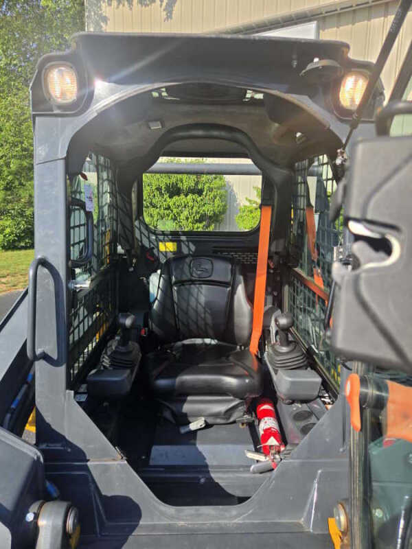 2019 John  Deere 318G
