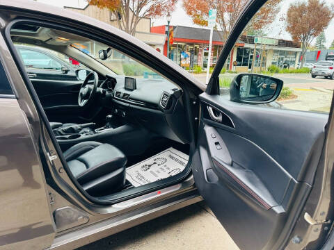 2015 Mazda MAZDA3 i Grand Touring