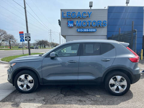 2022 Volvo XC40 T4 Momentum