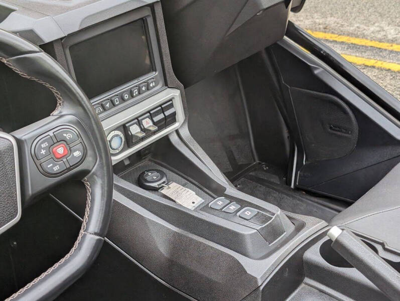 2023 Polaris Slingshot