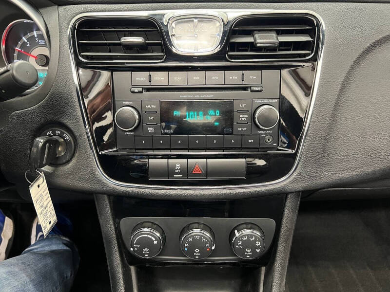 2012 Chrysler 200 Touring