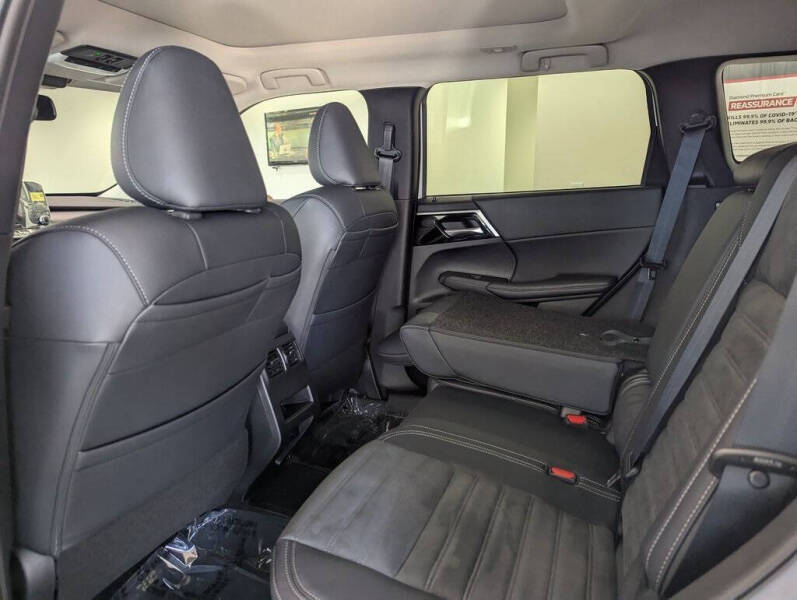 2025 Mitsubishi Outlander PHEV SE