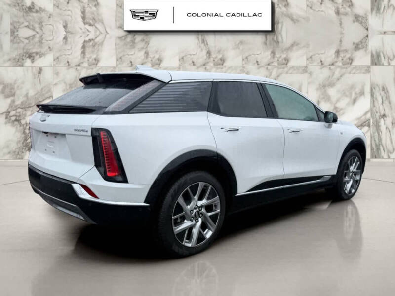2025 Cadillac OPTIQ Luxury 1