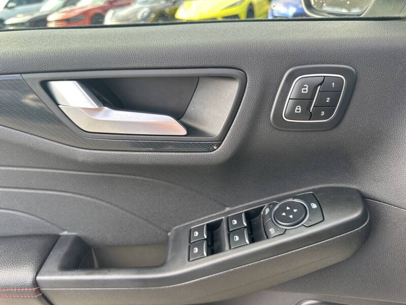 2023 Ford Escape ST-Line Select