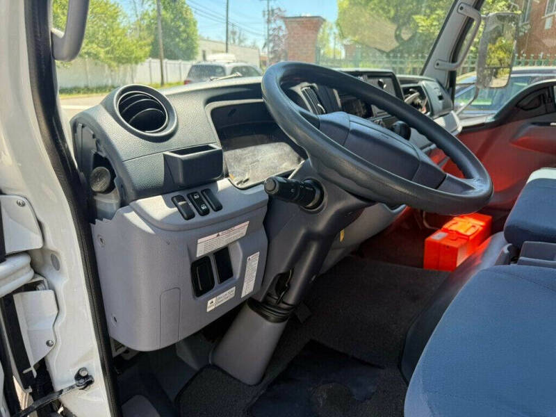 2017 Mitsubishi Fuso FE180