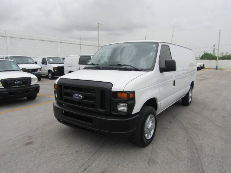 2014 Ford E-Series Econoline Van Commercial photo 2