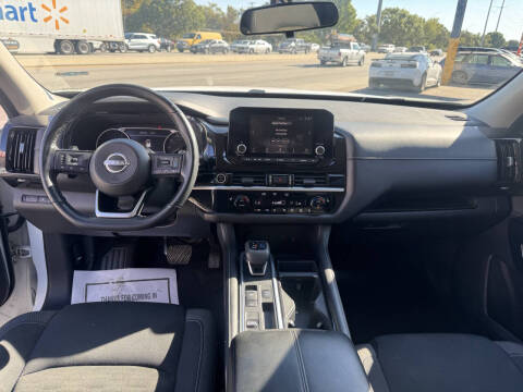 2022 Nissan Pathfinder SV