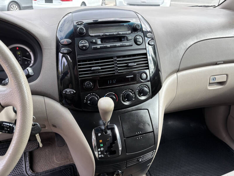 2005 Toyota Sienna LE 7 Passenger