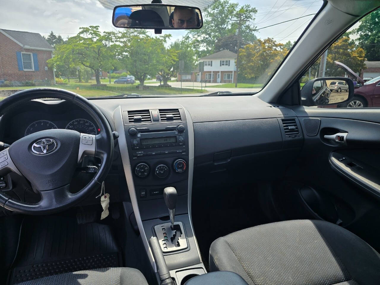 2009 Toyota Corolla for sale at QUEENSGATE AUTO SALES in York, PA