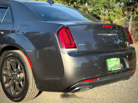 2018 Chrysler 300 S