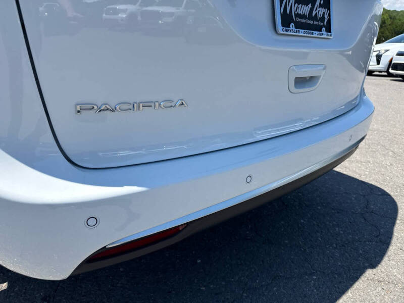 2027 Chrysler Pacifica Select
