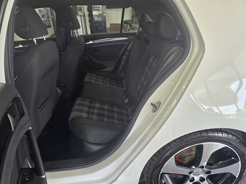 2017 Volkswagen Golf GTI S