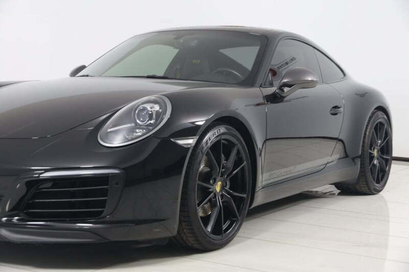 2019 Porsche 911 Carrera