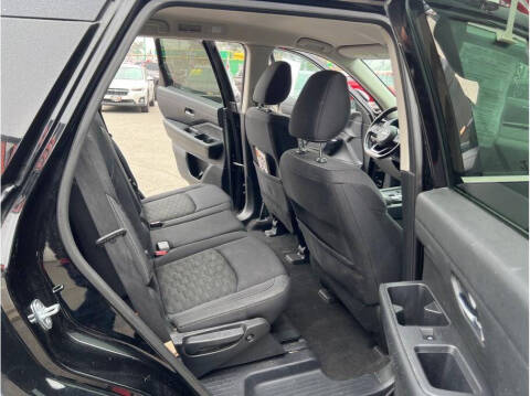 2022 Nissan Pathfinder SV