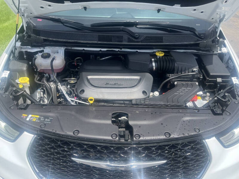 2025 Chrysler Pacifica Select