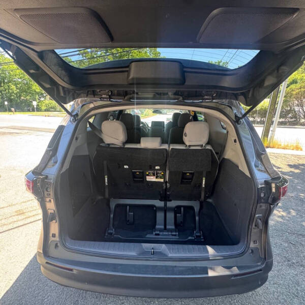 2024 Toyota Sienna LE 8-Passenger