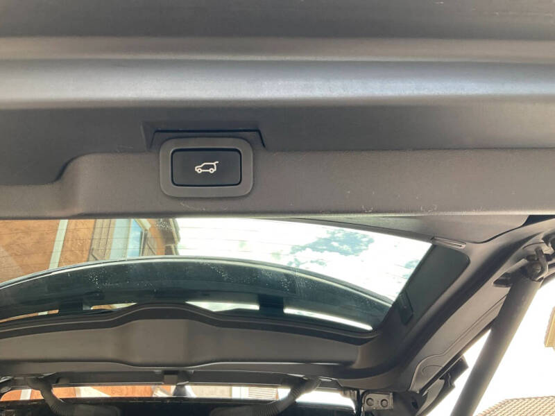 2020 Land Rover Discovery SE