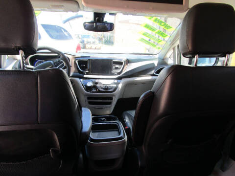 2017 Chrysler Pacifica Touring-L