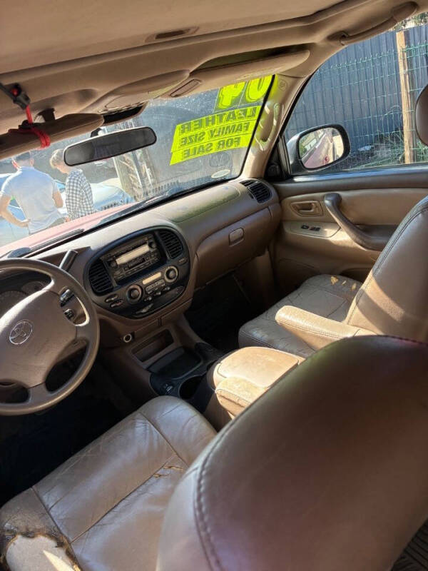 2004 Toyota Sequoia SR5