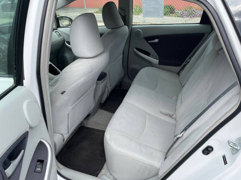 2010 Toyota Prius III