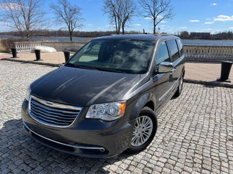 2015 Chrysler Town and Country for sale at Direct Auto Sales in Philadelphia PA