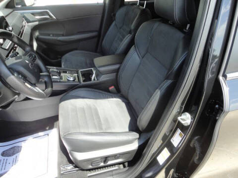 2023 Mitsubishi Outlander SE