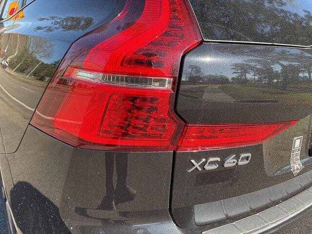 2025 Volvo XC60 T8 Plus Dark Theme