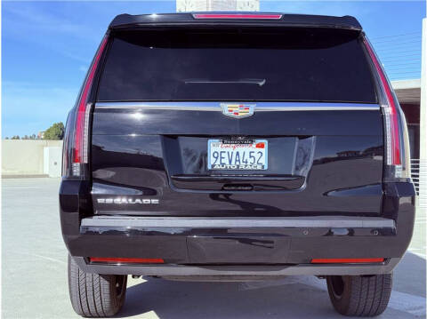 2017 Cadillac Escalade Luxury