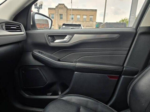 2022 Ford Escape Titanium