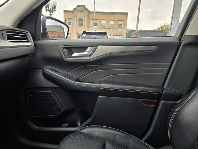 2022 Ford Escape Titanium