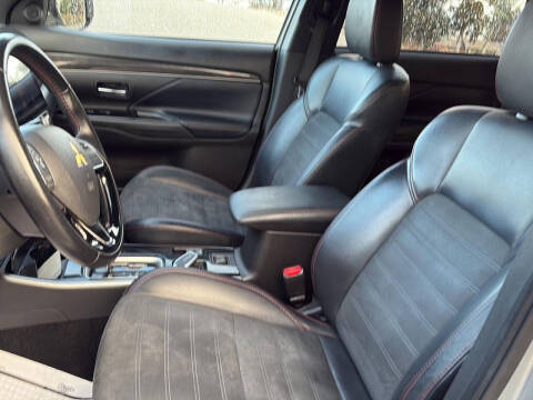 2020 Mitsubishi Outlander SE