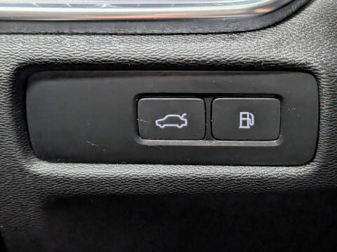 2023 Volvo S60 Recharge T8 Core Dark Theme