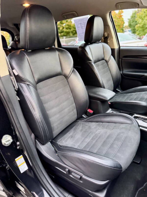 2020 Mitsubishi Outlander SE