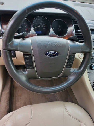 2011 Ford Taurus SEL