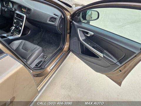 2016 Volvo V60 Cross Country T5