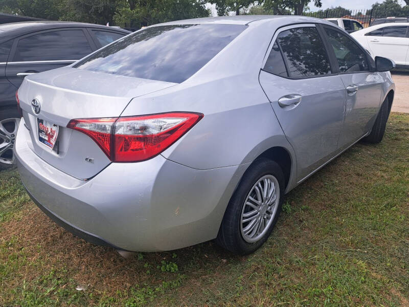 2016 Toyota Corolla LE photo 13