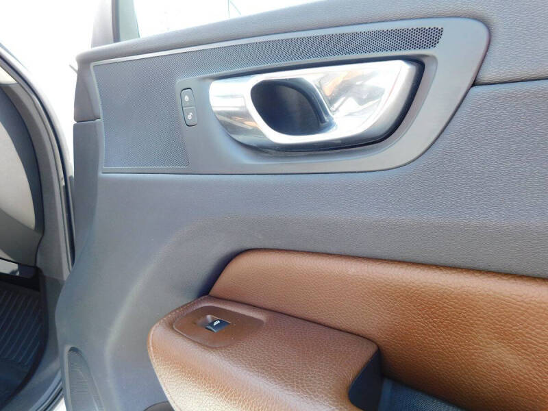 2018 Volvo XC60 T5 Momentum
