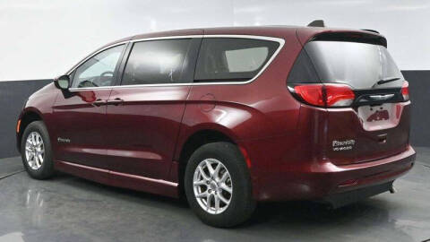 2023 Chrysler Voyager LX