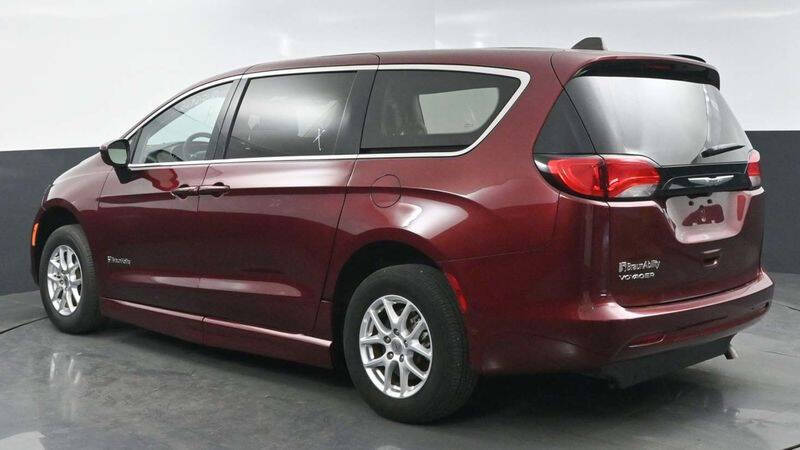 2023 Chrysler Voyager LX