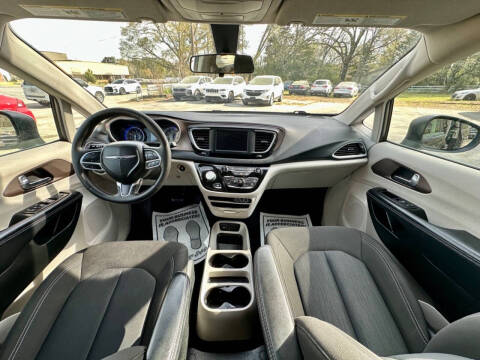 2022 Chrysler Voyager LX