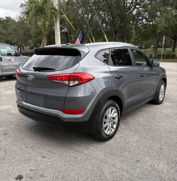2016 Hyundai Tucson SE