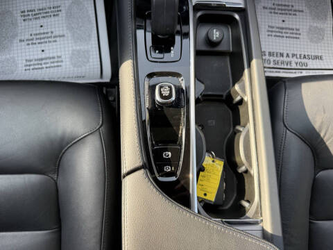 2023 Volvo XC90 B5 Core