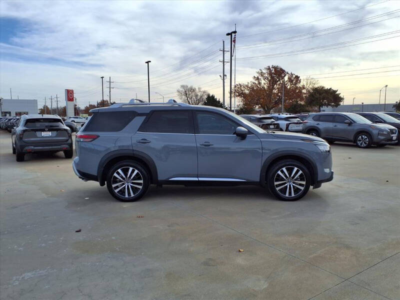2024 Nissan Pathfinder Platinum