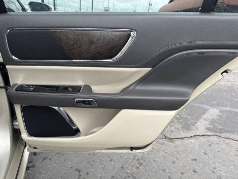 2017 Lincoln Continental Premiere