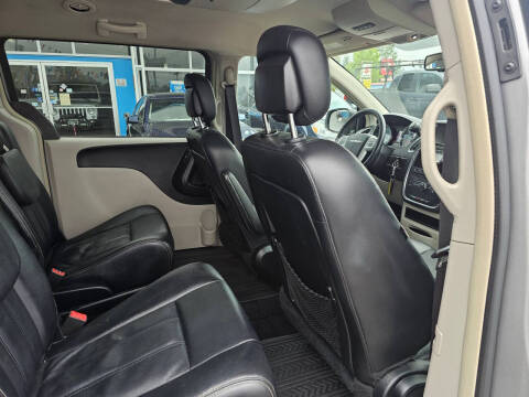 2016 Chrysler Town and Country Touring