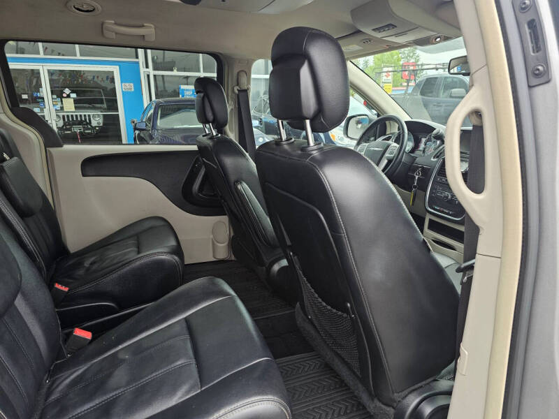 2016 Chrysler Town and Country Touring