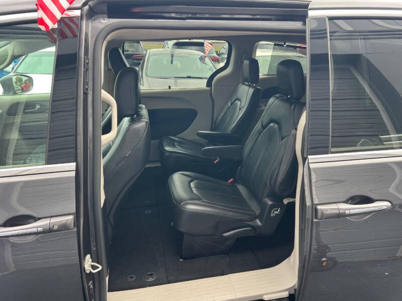 2020 Chrysler Pacifica Touring L