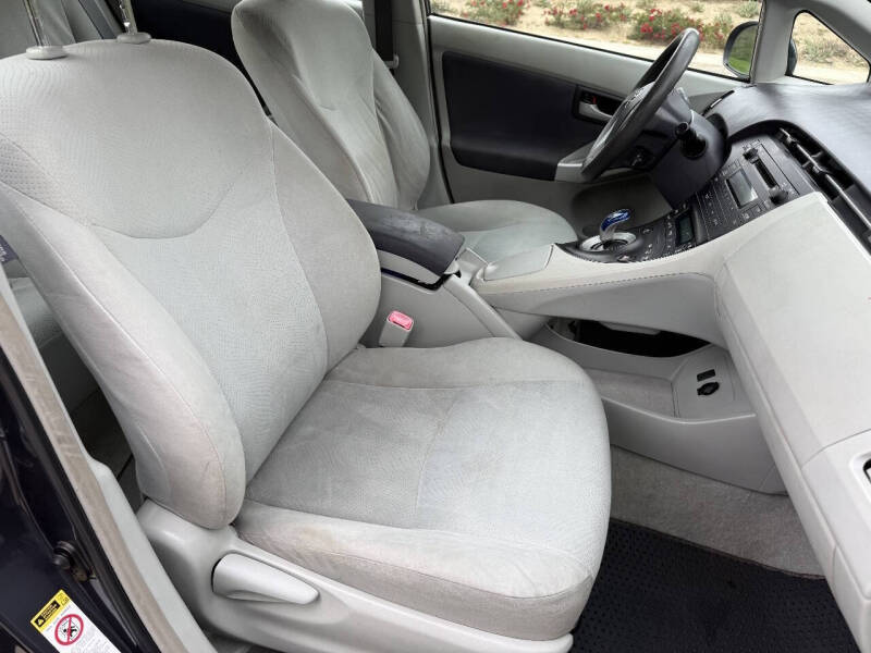 2010 Toyota Prius III